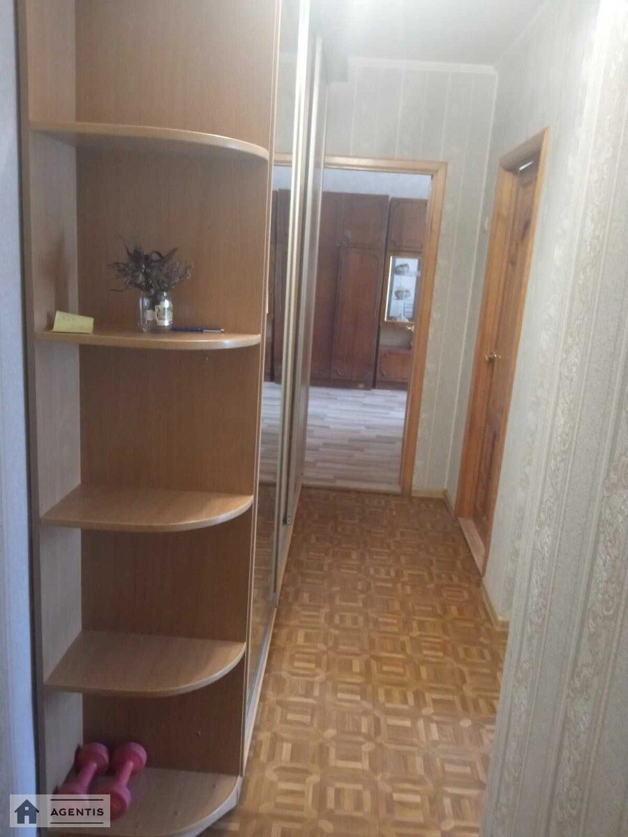 Здам квартиру 3 кімнати, 60 m², 4 пов./9 поверхів. 12, Академіка Возіанова вул. (Академіка Карпінського), Київ. 