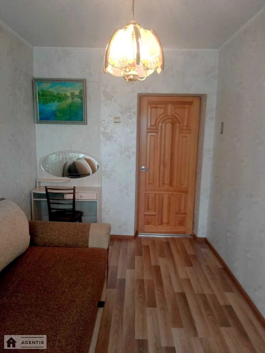 Здам квартиру 3 кімнати, 60 m², 4 пов./9 поверхів. 12, Академіка Возіанова вул. (Академіка Карпінського), Київ. 