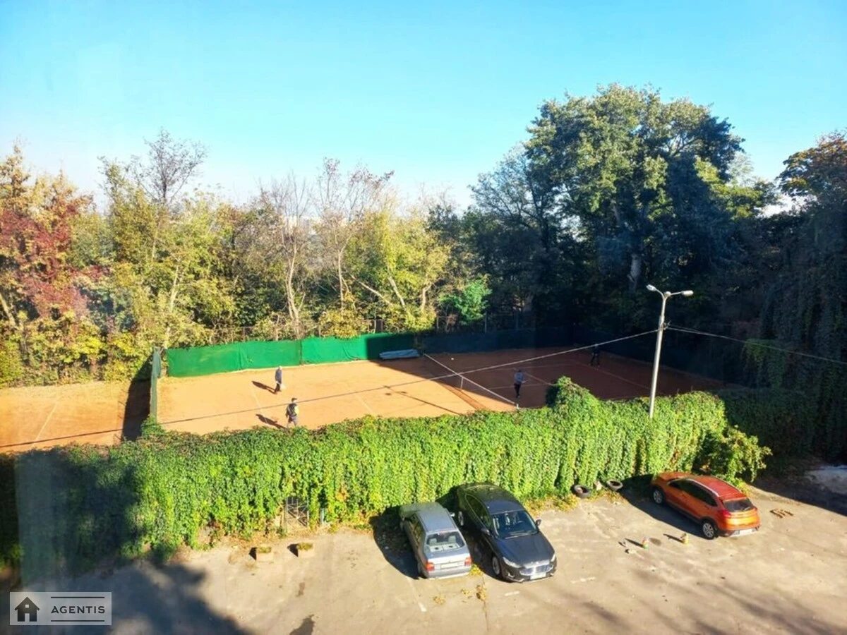 Здам квартиру 3 кімнати, 90 m², 3 пов./6 поверхів. 3, Івана Мазепи вул., Київ. 