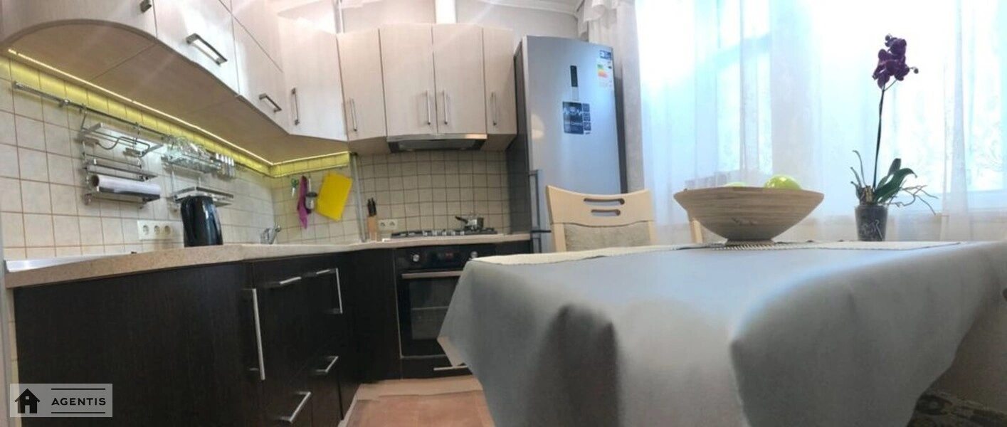 Здам квартиру 2 кімнати, 56 m², 1 пов./5 поверхів. 7, Симона Петлюри вул. (Комінтерну), Київ. 