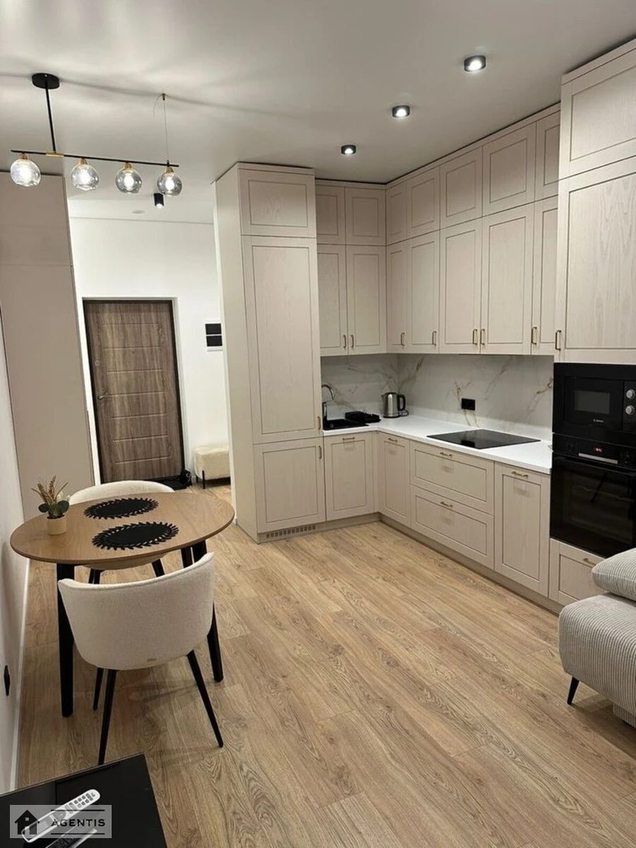 Сдам квартиру 1 комната, 45 m², 3 эт./19 этажей. 17, Бульварно-Кудрявська вул. (Воровського), Киев. 