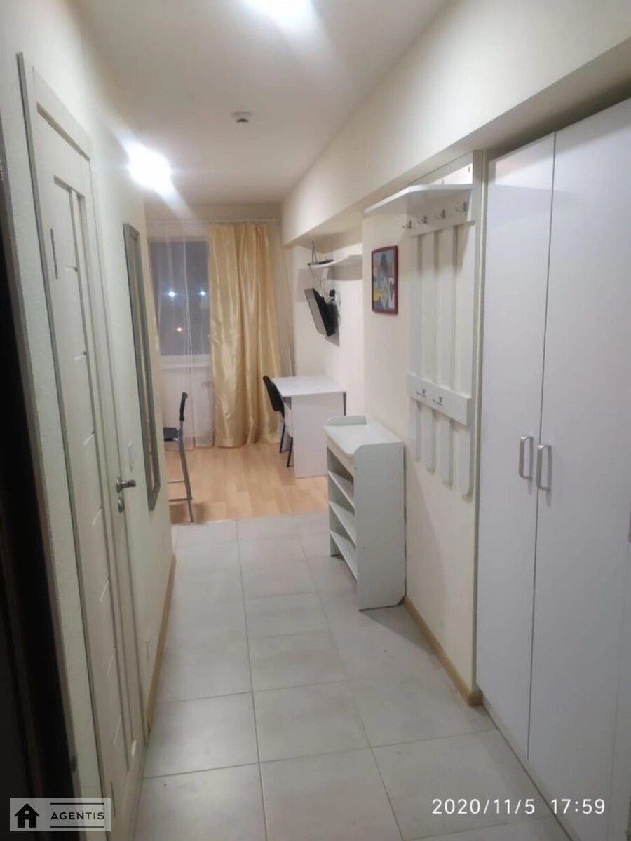 Сдам квартиру 1 комната, 18 m², 8 эт./14 этажей. 41, Машиностроительная 41, Киев. 