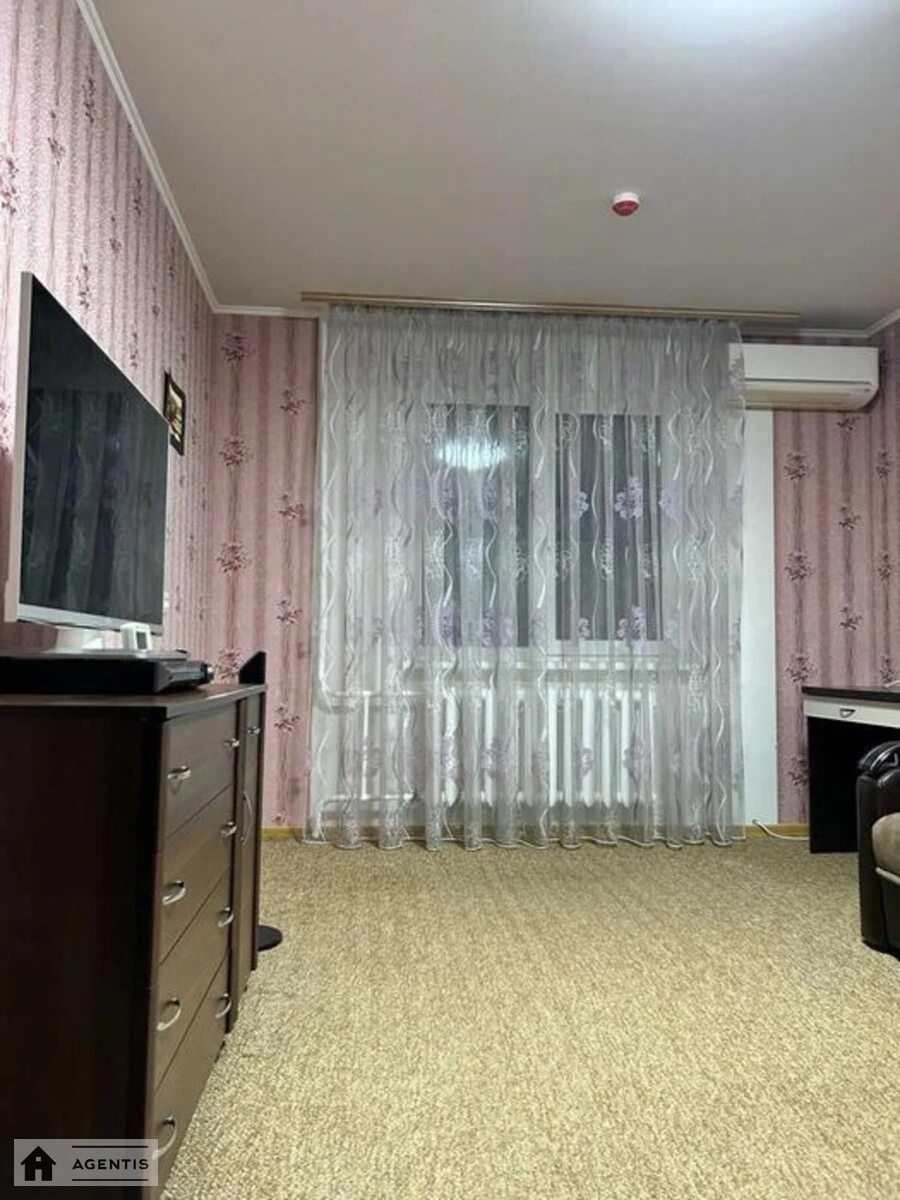 Сдам квартиру 3 комнаты, 90 m², 7 эт./18 этажей. Червоної Калини просп. (Володимира Маяковського), Киев. 