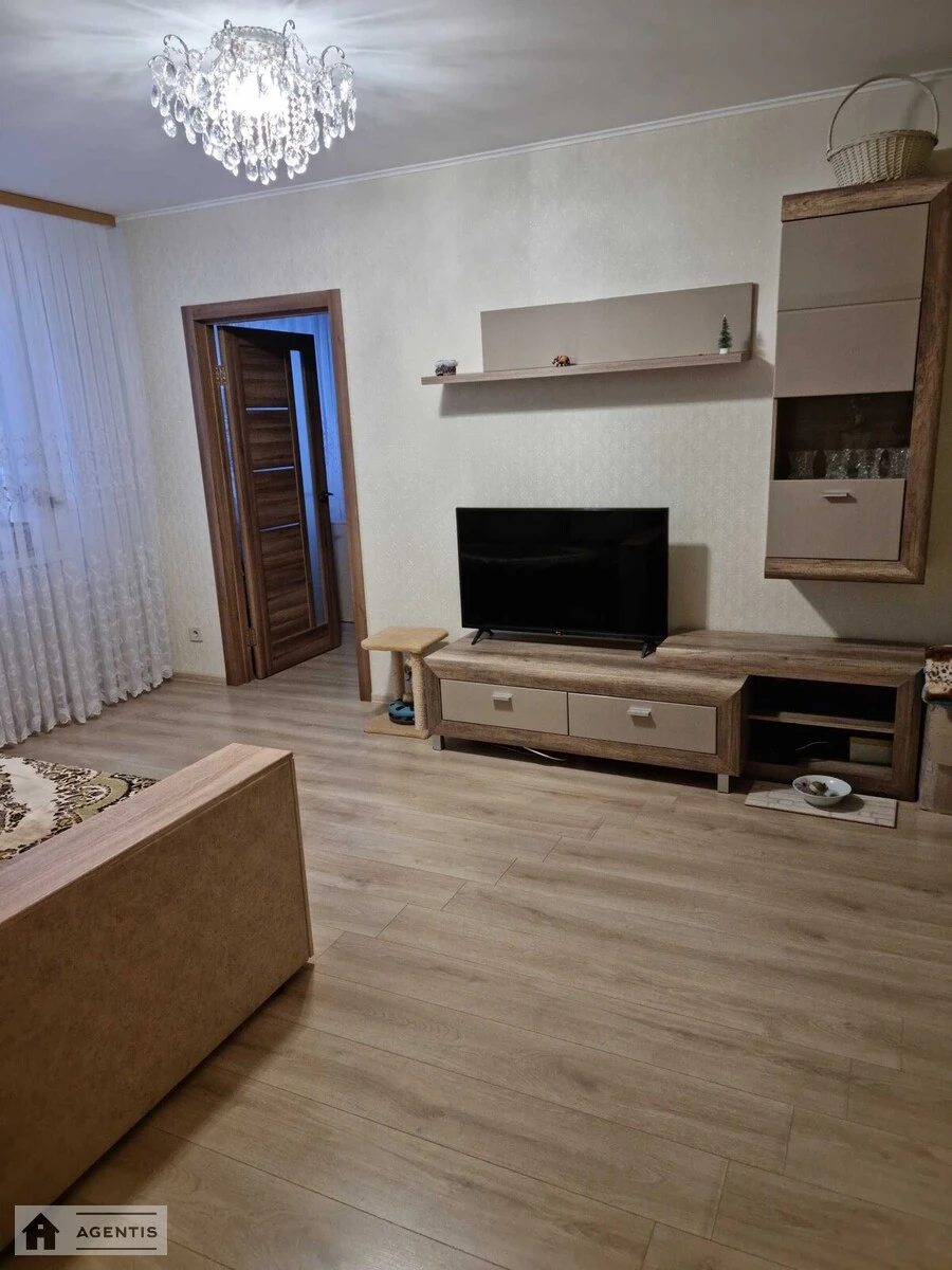 Apartment for rent 2 rooms, 47 m², 1st fl./5 floors. Mykhayla Dontsya vul., Kyiv. 