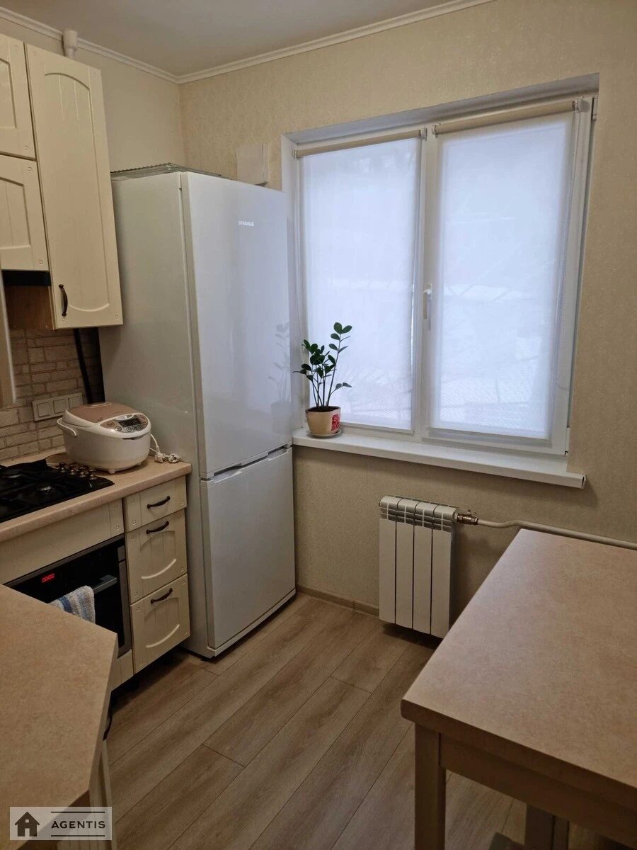 Apartment for rent 2 rooms, 47 m², 1st fl./5 floors. Mykhayla Dontsya vul., Kyiv. 