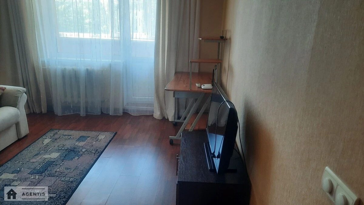 Apartment for rent 1 room, 44 m², 2nd fl./16 floors. 5, Solomiyi Krushelnytskoyi vul., Kyiv. 