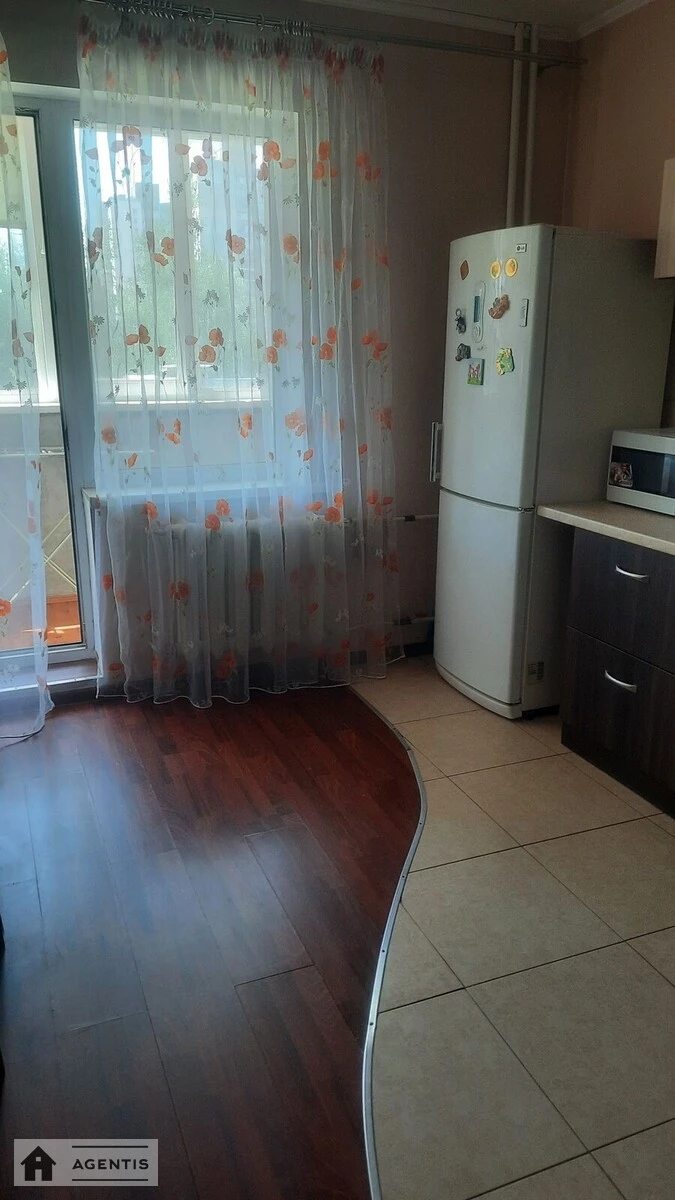 Apartment for rent 1 room, 44 m², 2nd fl./16 floors. 5, Solomiyi Krushelnytskoyi vul., Kyiv. 