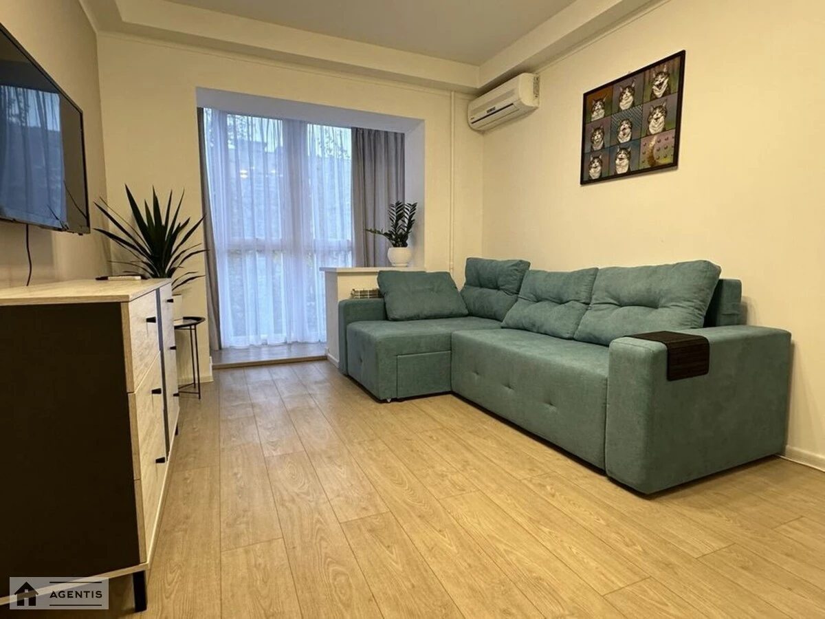 Apartment for rent 1 room, 30 m², 3rd fl./5 floors. 5, Zhulya Verna bulv. Romena Rollana, Kyiv. 