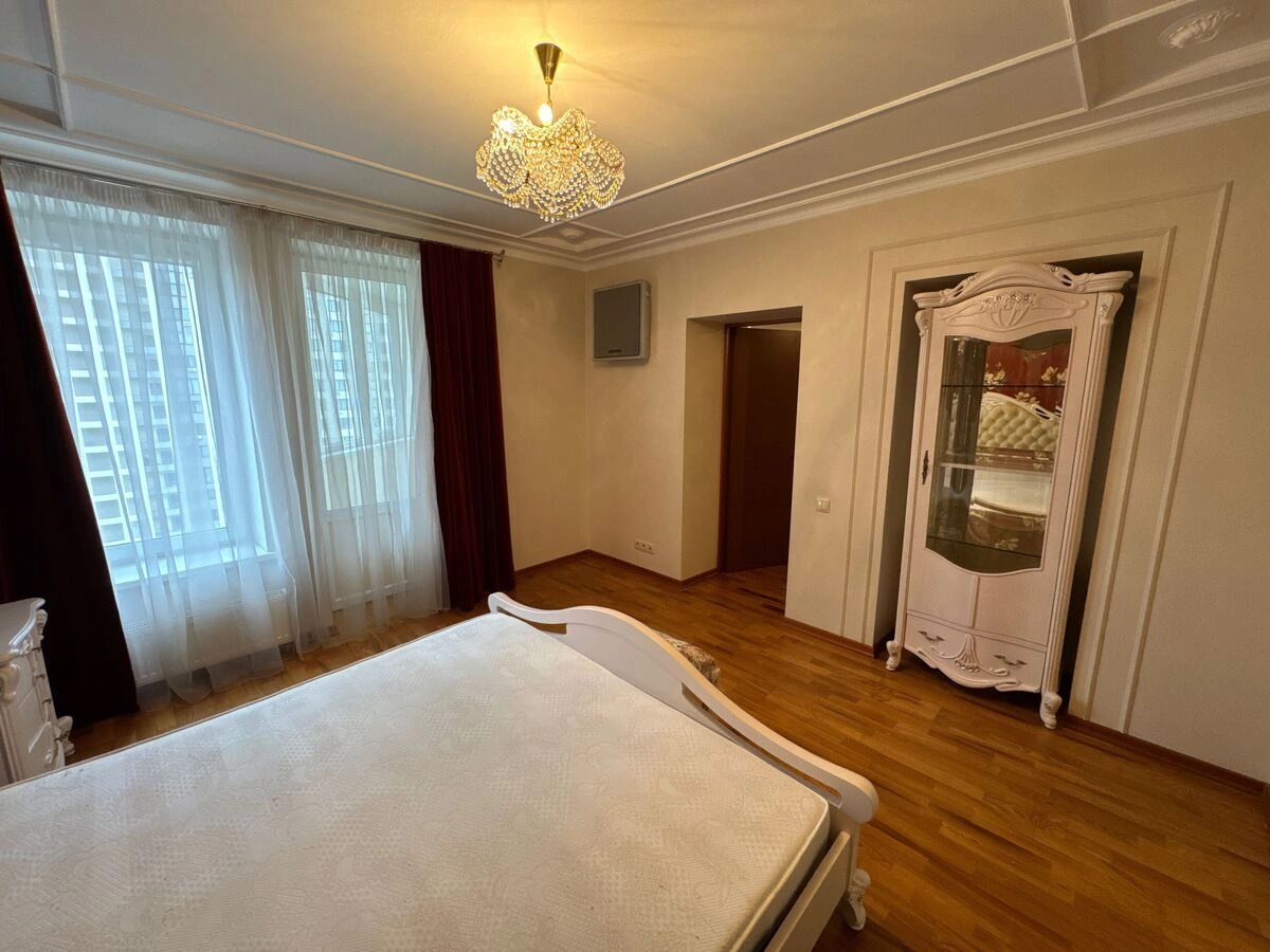 Продаж квартири 2 кімнати, 82 m², 12 пов./13 поверхів. 60, Юлії Здановської вул. (Михайла Ломоносова), Київ. 