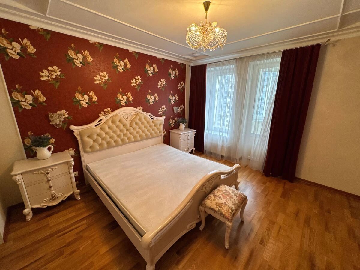 Продаж квартири 2 кімнати, 82 m², 12 пов./13 поверхів. 60, Юлії Здановської вул. (Михайла Ломоносова), Київ. 