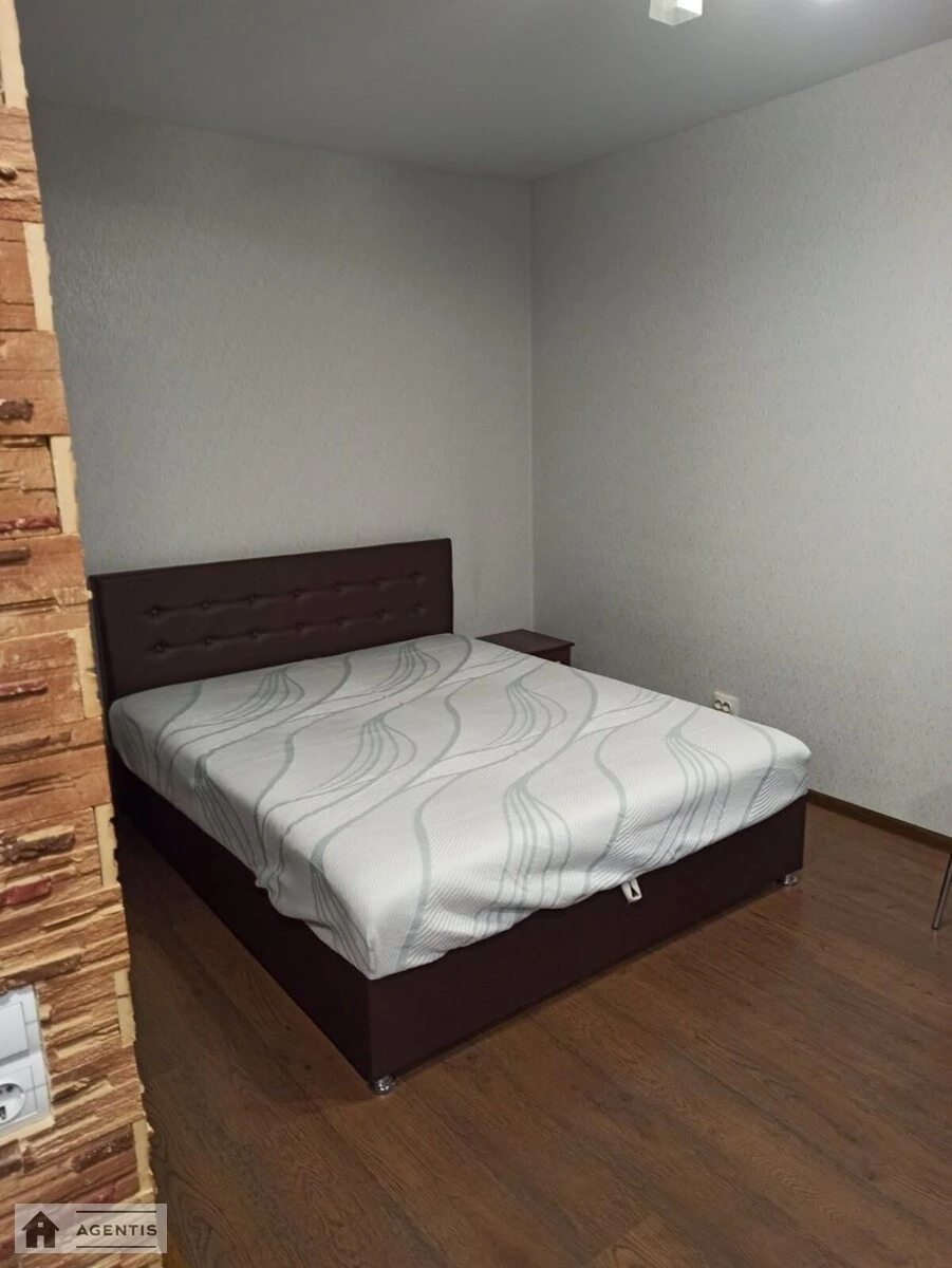 Сдам квартиру 1 комната, 38 m², 7 эт./24 этажа. Вишняковская 4, Киев. 