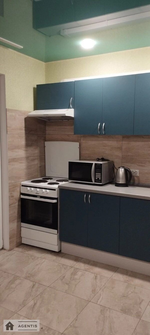 Сдам квартиру 1 комната, 38 m², 7 эт./24 этажа. Вишняковская 4, Киев. 