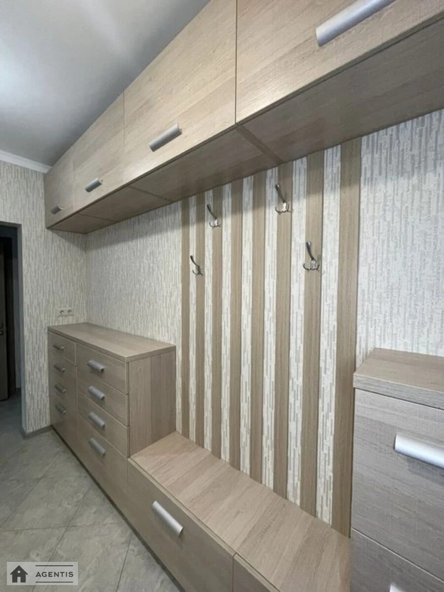 Сдам квартиру 1 комната, 43 m², 17 эт./25 этажей. 32, Єлизавети Чавдар вул., Киев. 