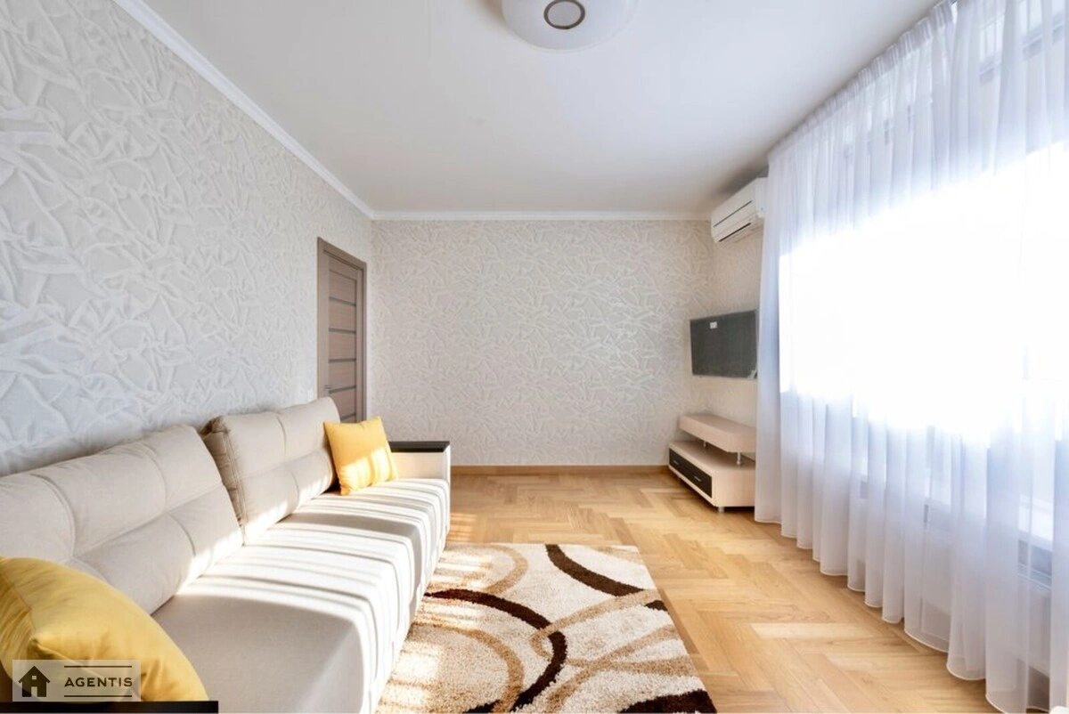 Сдам квартиру 2 комнаты, 68 m², 12 эт./25 этажей. 20, Соломянська вул., Киев. 