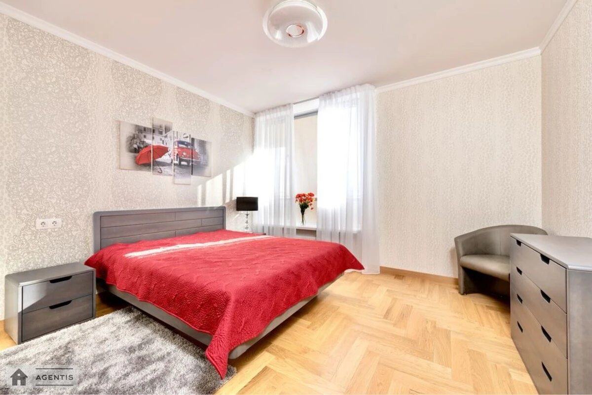 Сдам квартиру 2 комнаты, 68 m², 12 эт./25 этажей. 20, Соломянська вул., Киев. 