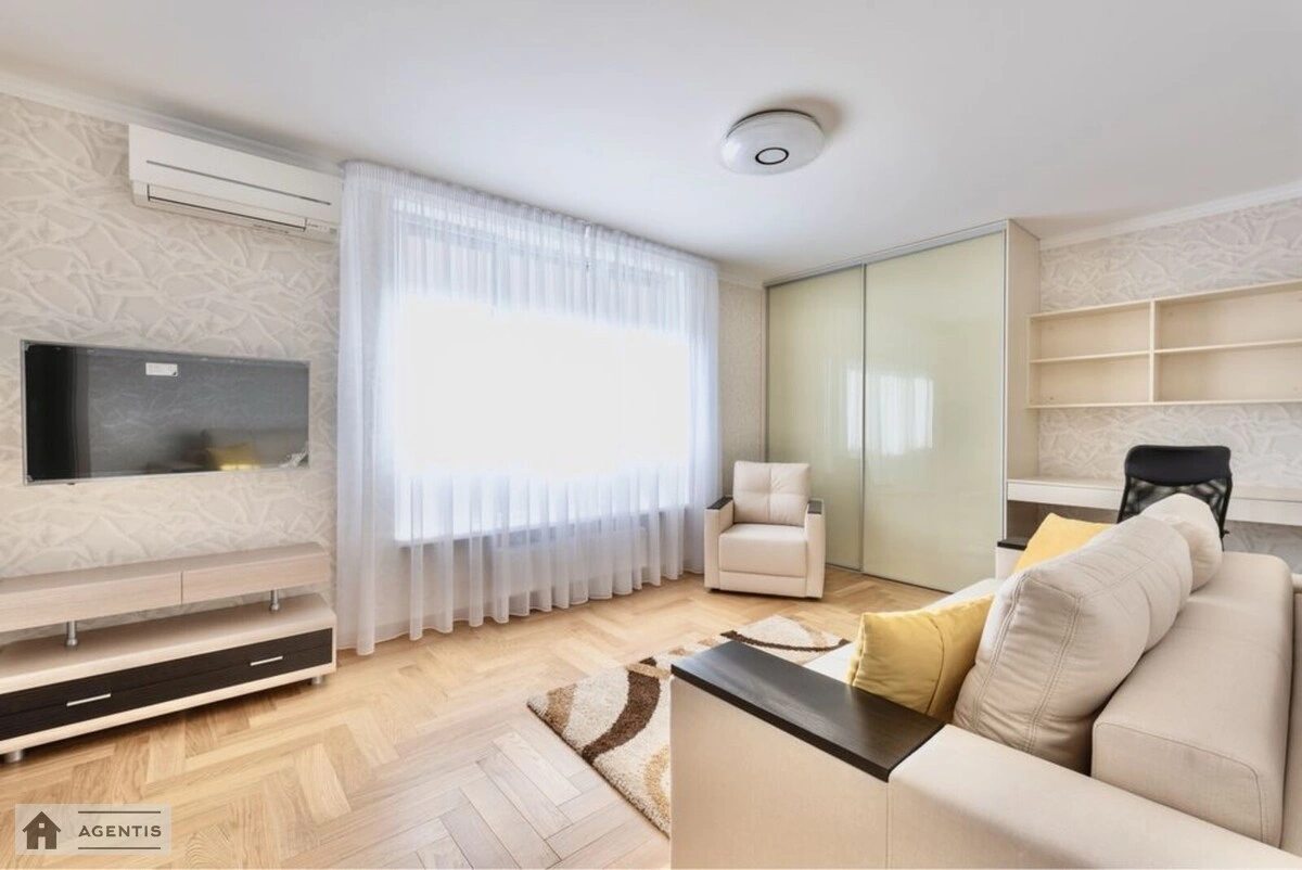 Сдам квартиру 2 комнаты, 68 m², 12 эт./25 этажей. 20, Соломянська вул., Киев. 