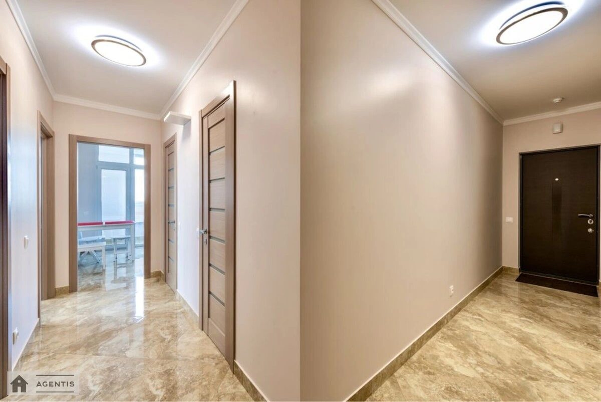 Сдам квартиру 2 комнаты, 68 m², 12 эт./25 этажей. 20, Соломянська вул., Киев. 