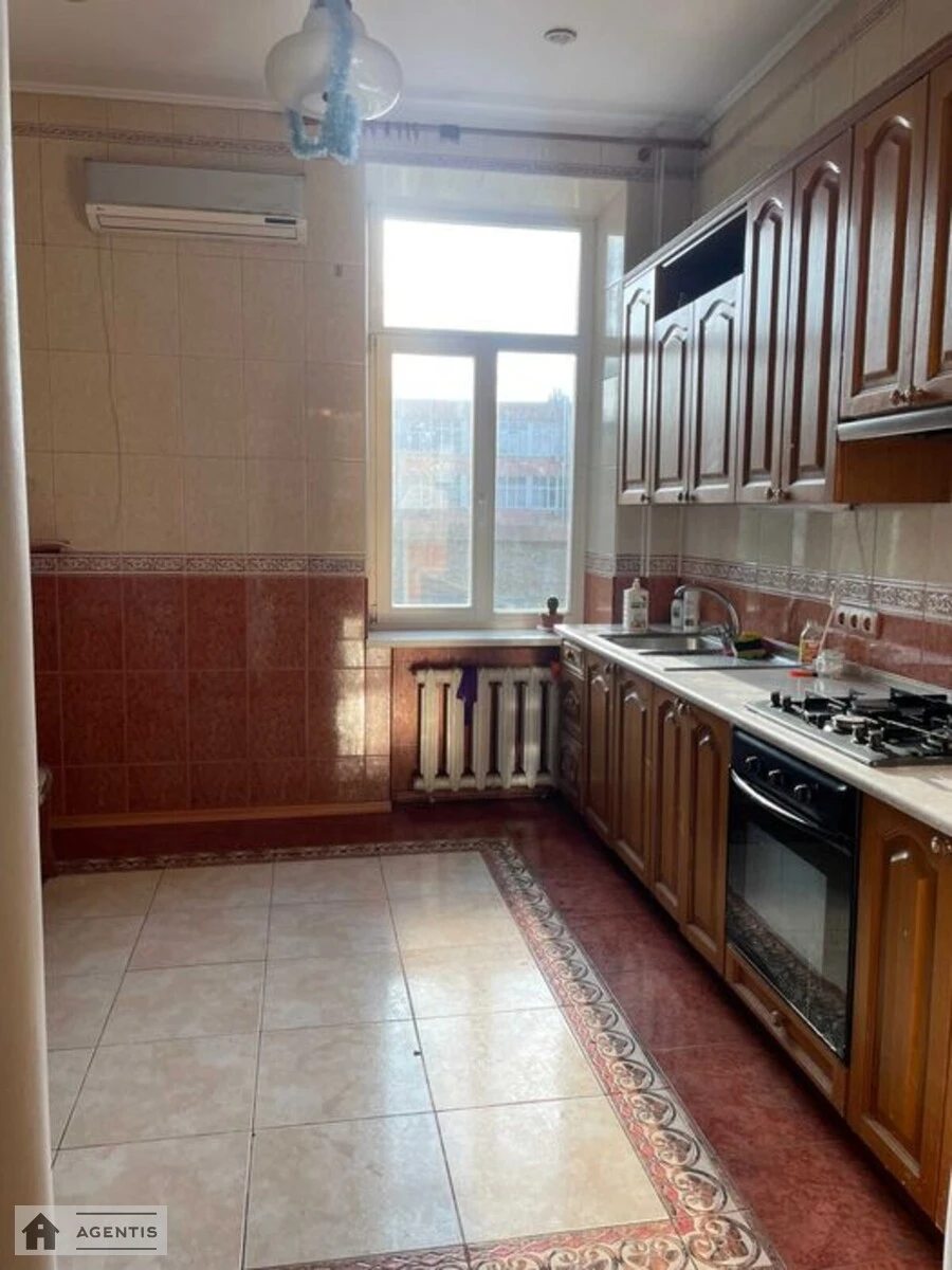 Apartment for rent 3 rooms, 79 m², 4th fl./5 floors. 123, Kyrylivska vul. Frunze, Kyiv. 