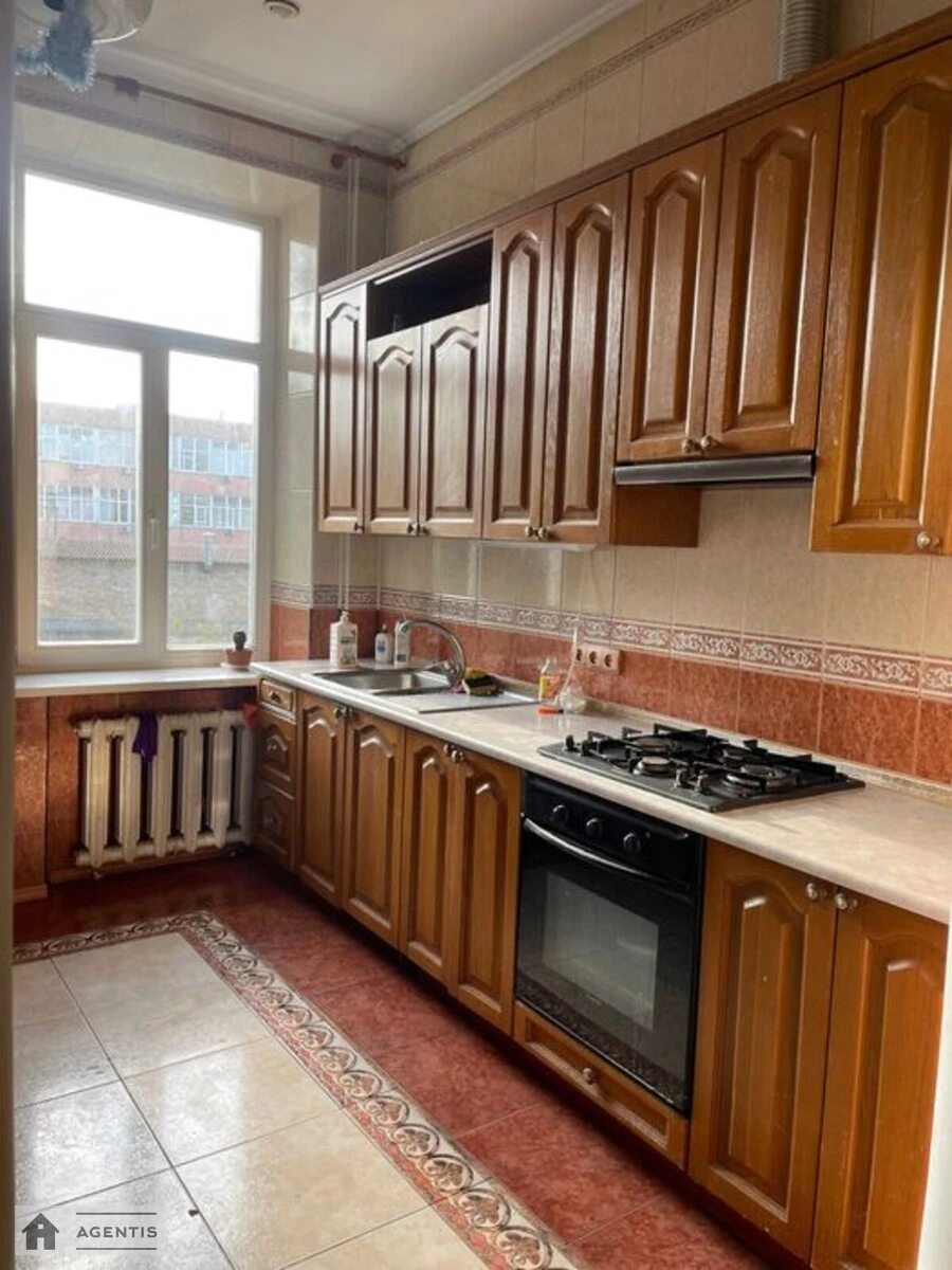 Apartment for rent 3 rooms, 79 m², 4th fl./5 floors. 123, Kyrylivska vul. Frunze, Kyiv. 