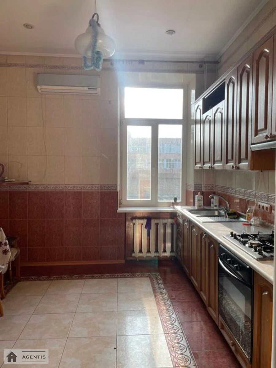 Apartment for rent 3 rooms, 79 m², 4th fl./5 floors. 123, Kyrylivska vul. Frunze, Kyiv. 