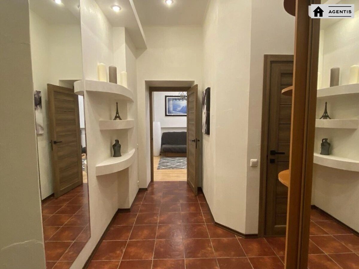 Здам квартиру 1 кімната, 38 m², 1 пов./6 поверхів. 19, Володимирська 19, Київ. 