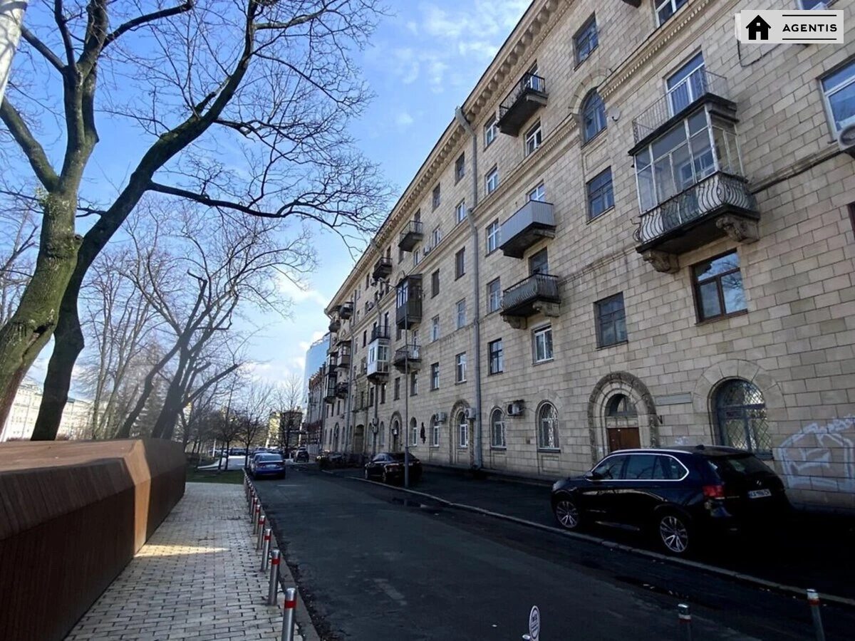 Здам квартиру 1 кімната, 38 m², 1 пов./6 поверхів. 19, Володимирська 19, Київ. 