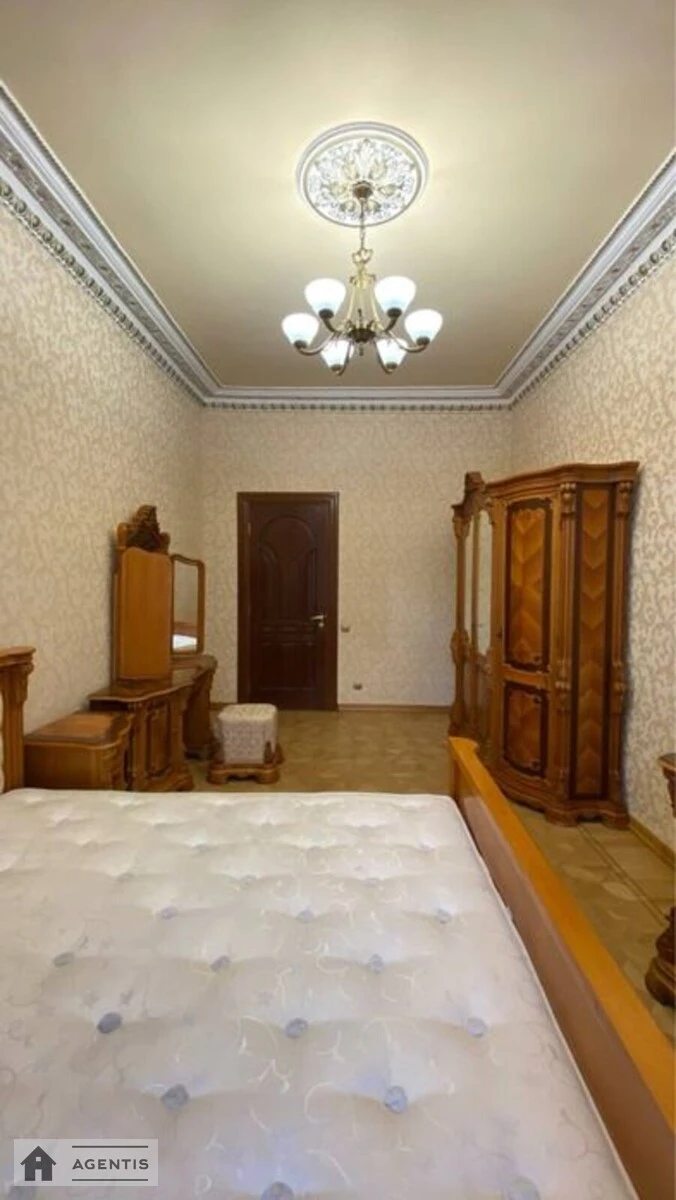 Здам квартиру 3 кімнати, 93 m², 3 пов./6 поверхів. 8, Заньковецької 8, Київ. 