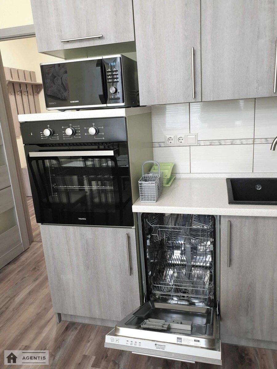 Здам квартиру 1 кімната, 44 m², 6 пов./10 поверхів. 19, Юнацька 19, Київ. 