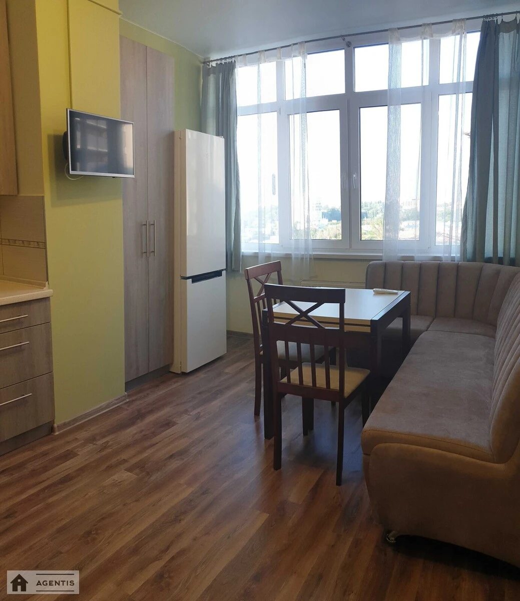 Apartment for rent 1 room, 44 m², 6th fl./10 floors. 19, Yunatcka 19, Kyiv. 