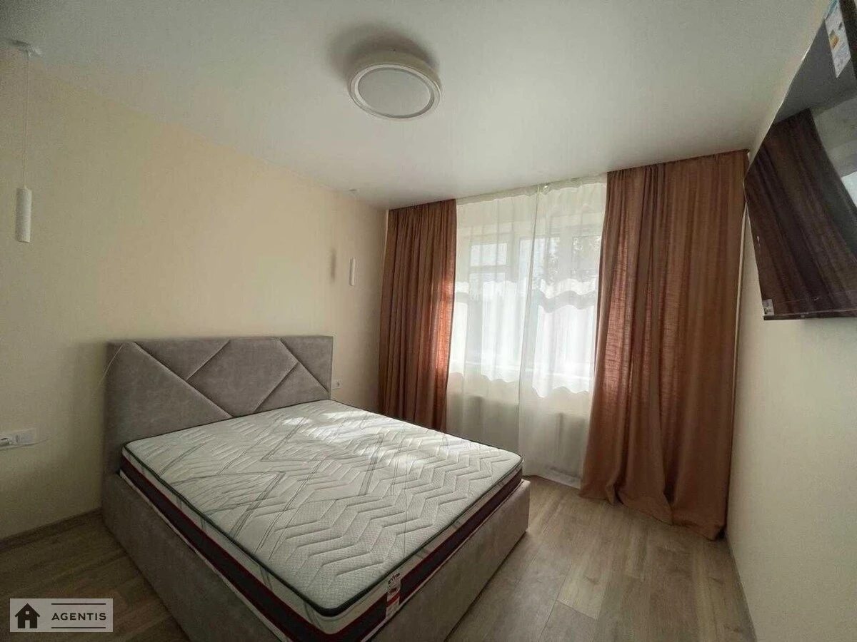 Apartment for rent 1 room, 43 m², 2nd fl./6 floors. 16, Yasnogirska 16, Kyiv. 