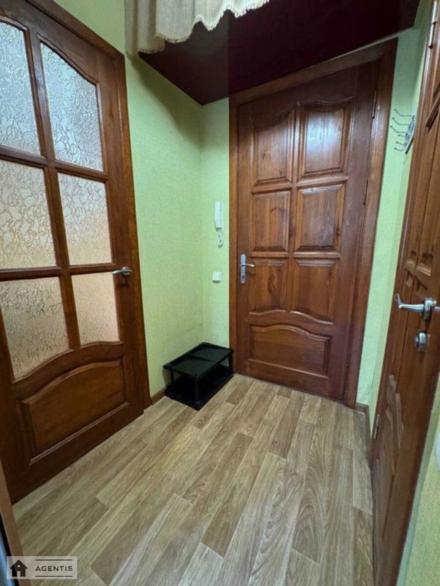 Apartment for rent 1 room, 32 m², 3rd fl./9 floors. 26, Symyrenka 26, Kyiv. 