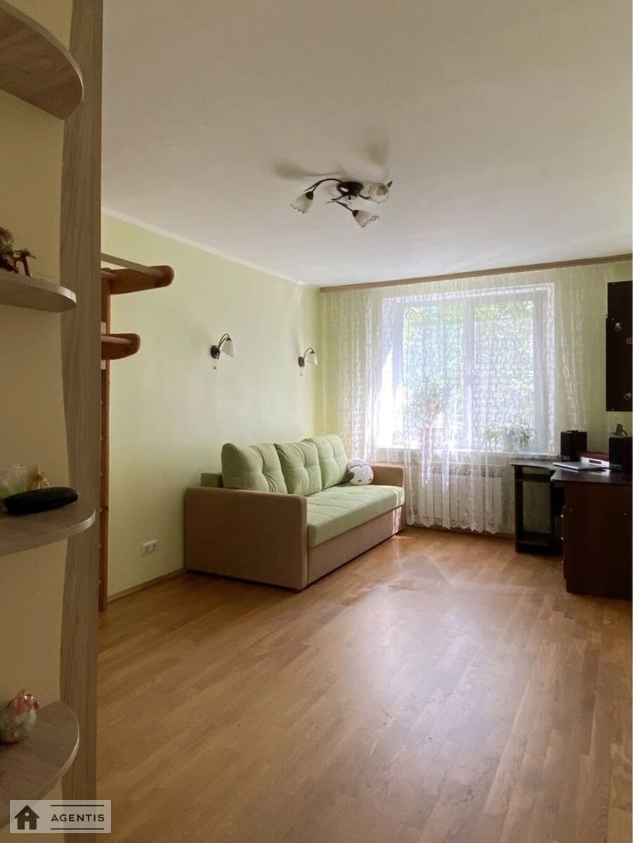 Сдам квартиру 2 комнаты, 68 m², 2 эт./16 этажей. 2, Миколи Ушакова вул., Киев. 