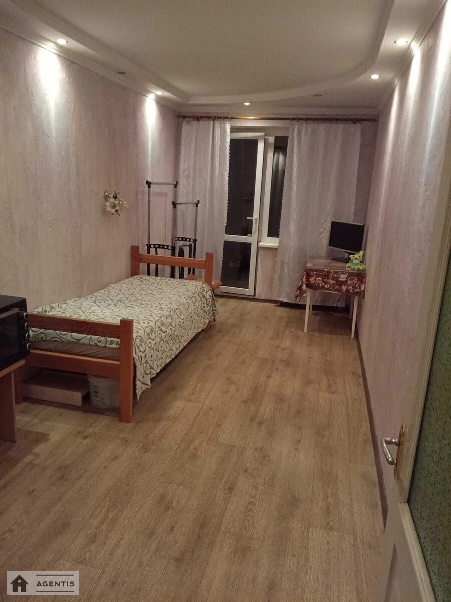 Сдам квартиру 3 комнаты, 60 m², 9 эт./9 этажей. Лесной, Киев. 