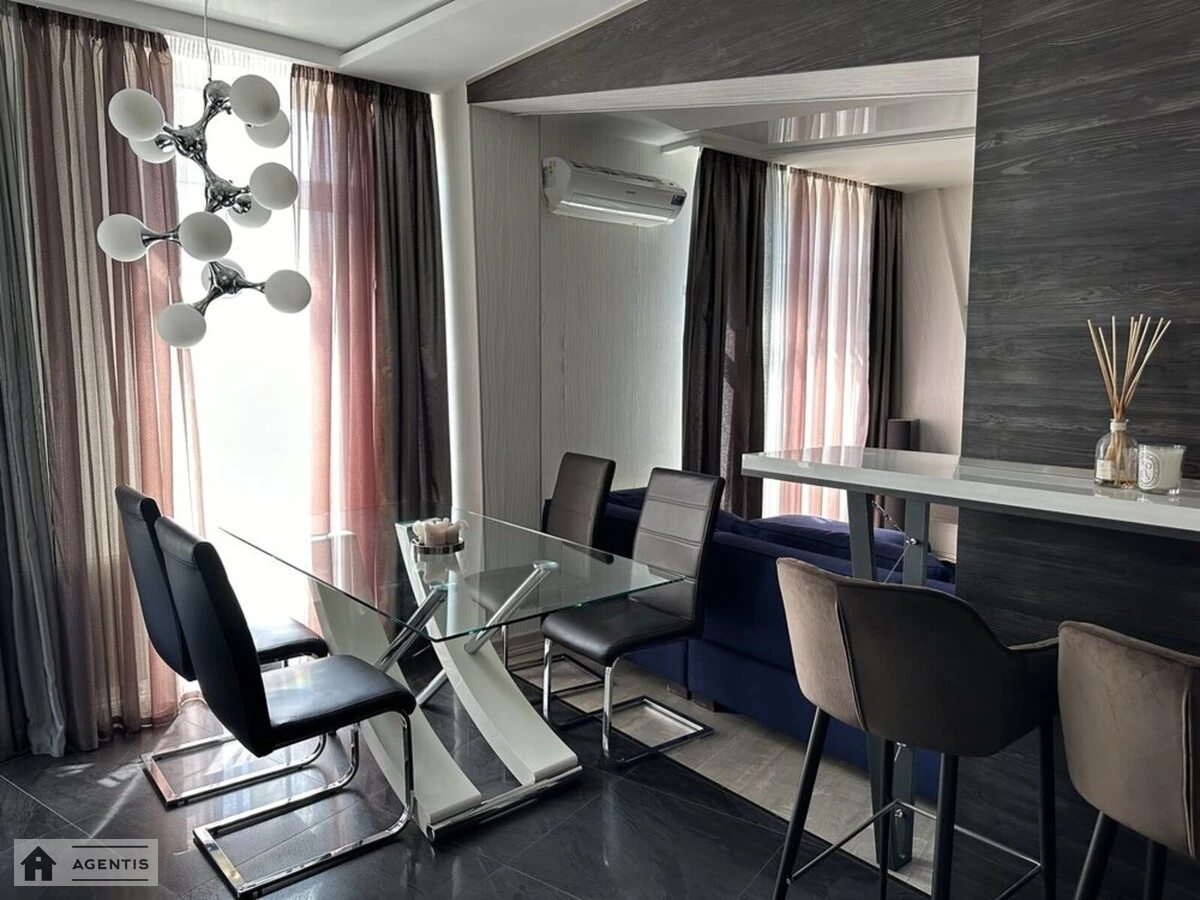 Apartment for rent 3 rooms, 80 m², 6th fl./9 floors. Regeneratorna, Kyiv. 