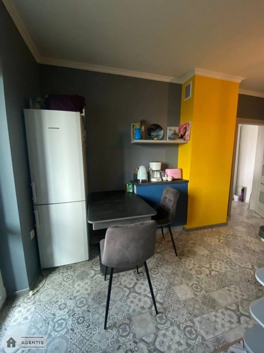 Сдам квартиру 1 комната, 40 m², 9 эт./9 этажей. Святошинский район, Киев. 