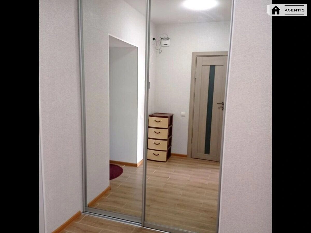 Сдам квартиру 1 комната, 30 m², 4 эт./24 этажа. 9, Академіка Глушкова просп., Киев. 