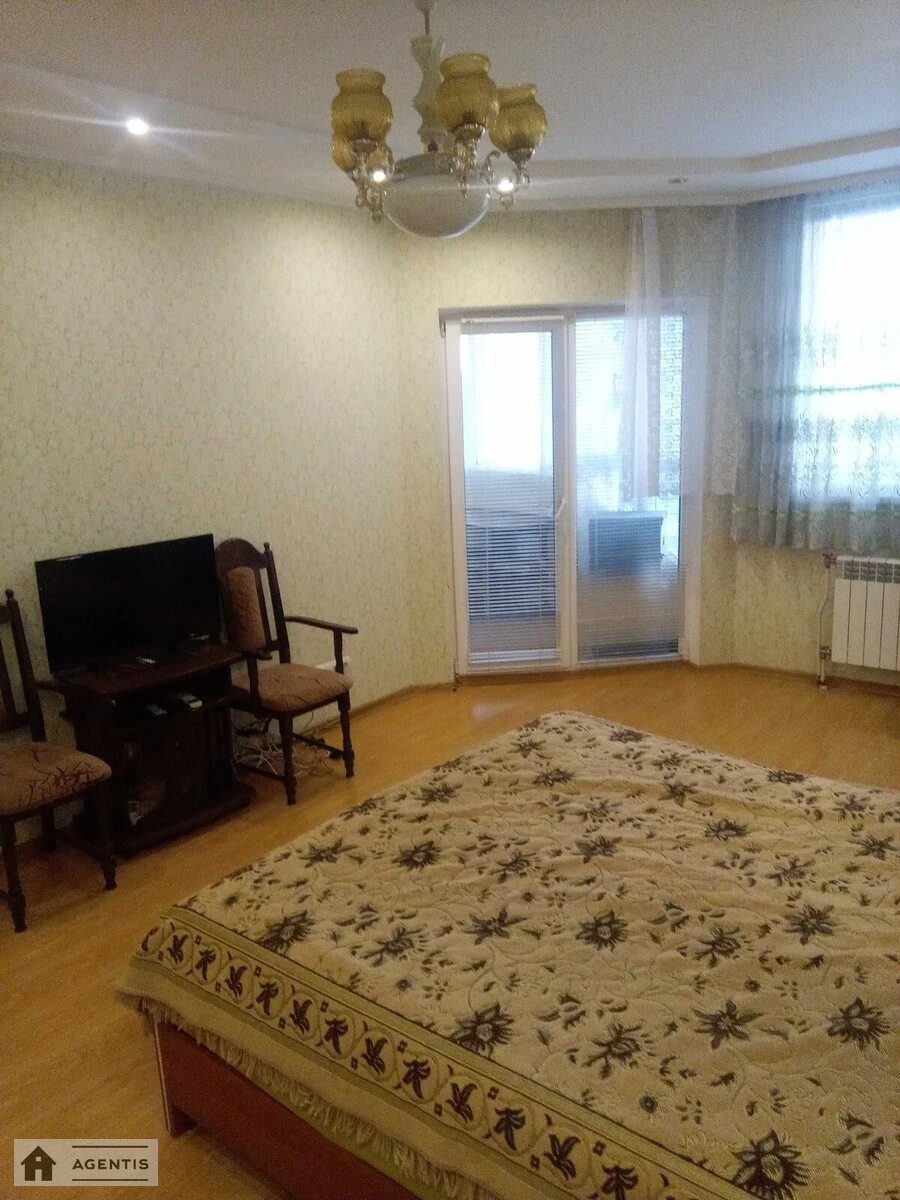 Apartment for rent 1 room, 61 m², 5th fl./27 floors. Solomyanskyy rayon, Kyiv. 