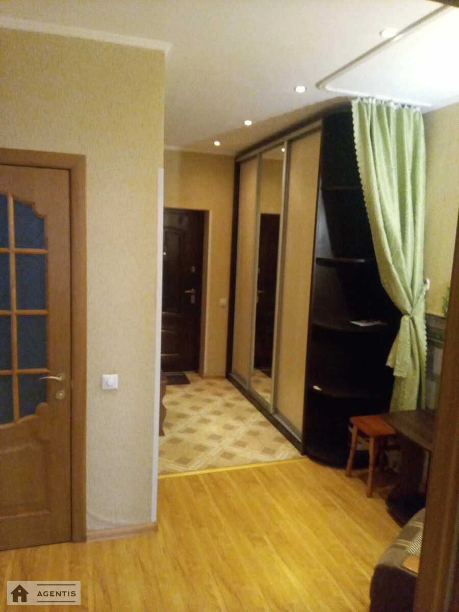 Apartment for rent 1 room, 61 m², 5th fl./27 floors. Solomyanskyy rayon, Kyiv. 