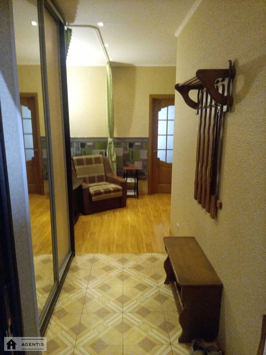 Apartment for rent 1 room, 61 m², 5th fl./27 floors. Solomyanskyy rayon, Kyiv. 