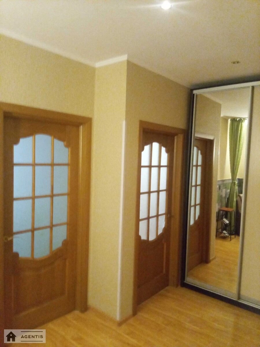 Apartment for rent 1 room, 61 m², 5th fl./27 floors. Solomyanskyy rayon, Kyiv. 