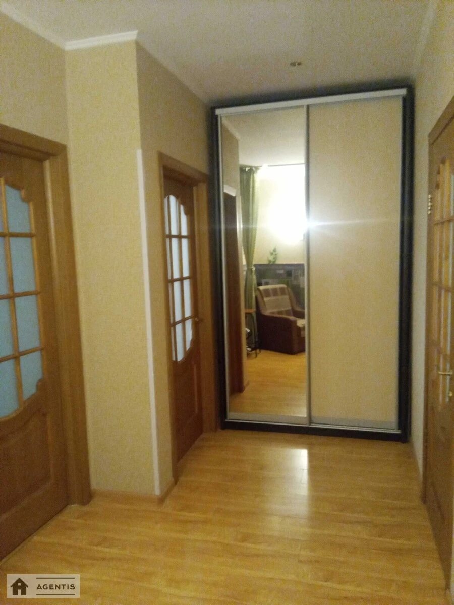 Apartment for rent 1 room, 61 m², 5th fl./27 floors. Solomyanskyy rayon, Kyiv. 