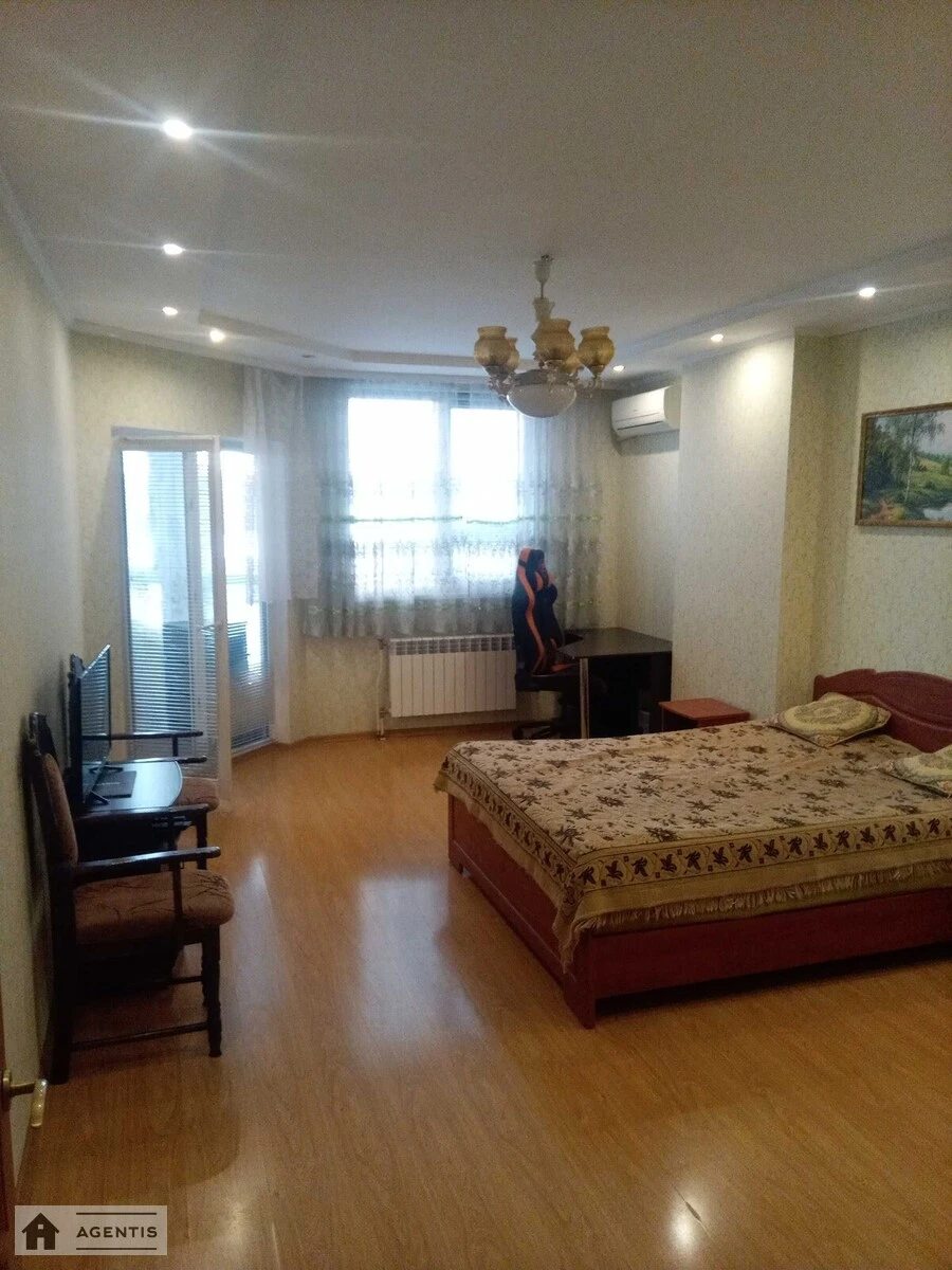 Apartment for rent 1 room, 61 m², 5th fl./27 floors. Solomyanskyy rayon, Kyiv. 