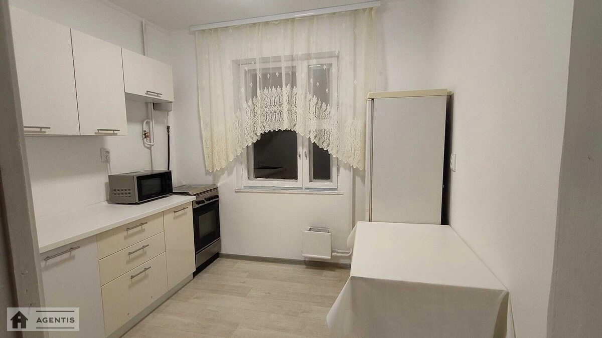 Сдам квартиру 3 комнаты, 71 m², 8 эт./10 этажей. 10, Архітектора Вербицького вул., Киев. 