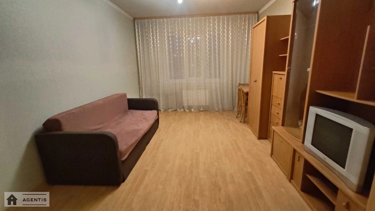 Сдам квартиру 3 комнаты, 71 m², 8 эт./10 этажей. 10, Архітектора Вербицького вул., Киев. 