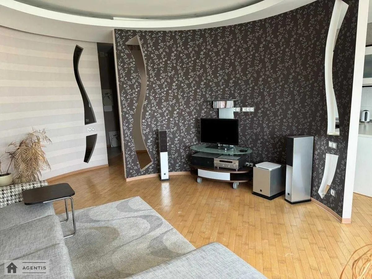 Сдам квартиру 3 комнаты, 104 m², 9 эт./15 этажей. 7, Святослава Хороброго вул. (Народного ополчення), Киев. 