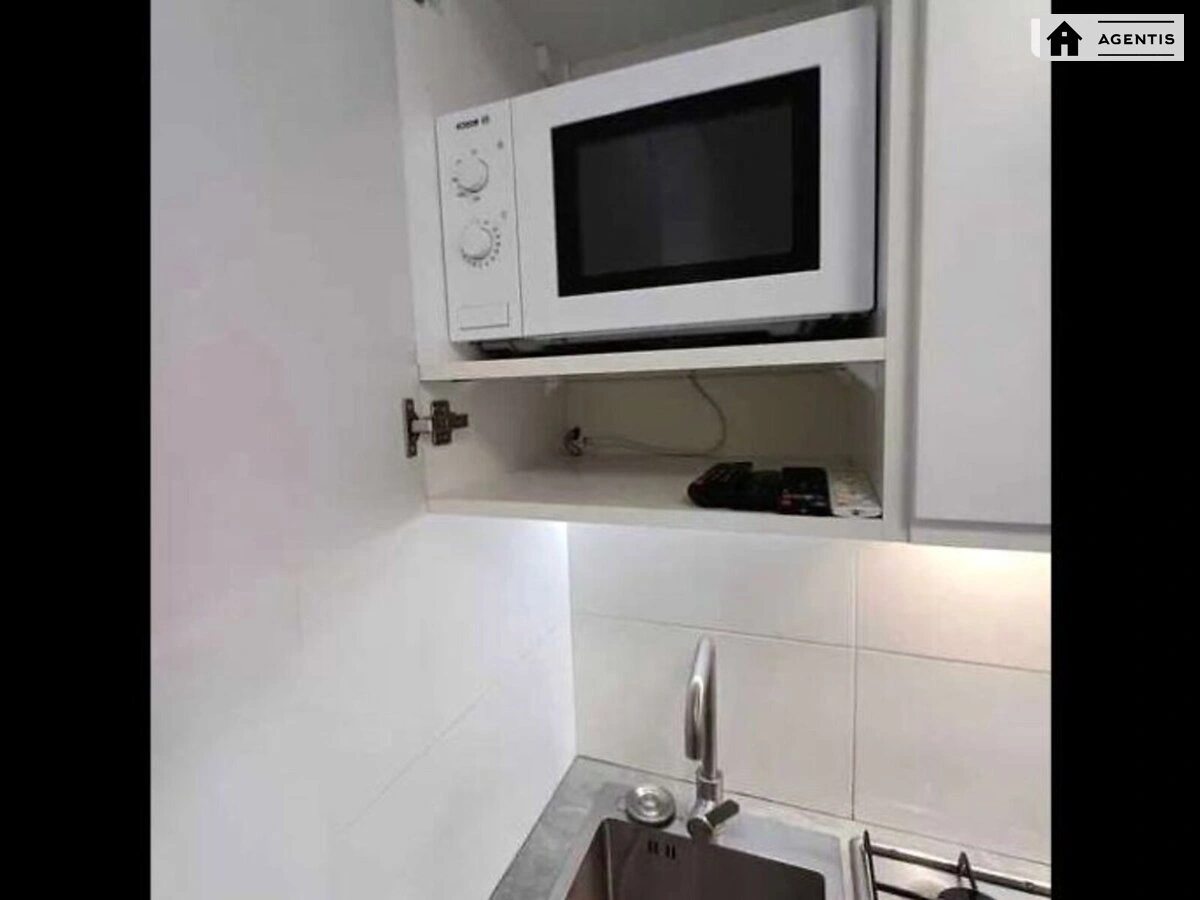 Сдам квартиру 1 комната, 40 m², 3 эт./27 этажей. 20, Лысогорская 20, Киев. 