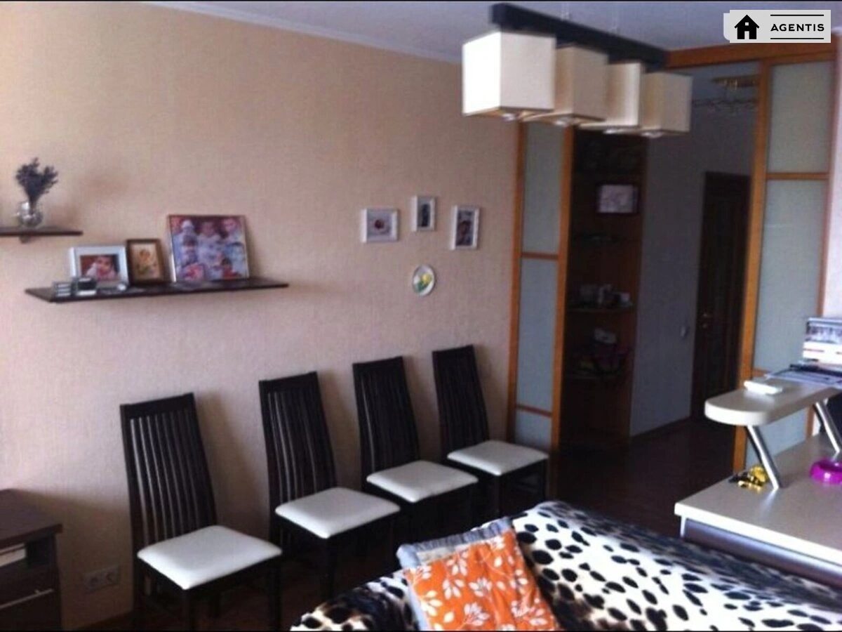 Apartment for rent 2 rooms, 72 m², 4th fl./25 floors. 9, Zdolbunivska 9, Kyiv. 