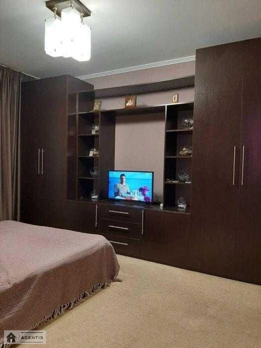 Apartment for rent 3 rooms, 72 m², 2nd fl./10 floors. Radunska, Kyiv. 