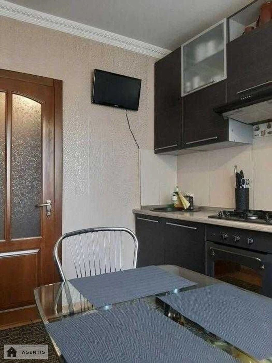 Apartment for rent 3 rooms, 72 m², 2nd fl./10 floors. Radunska, Kyiv. 