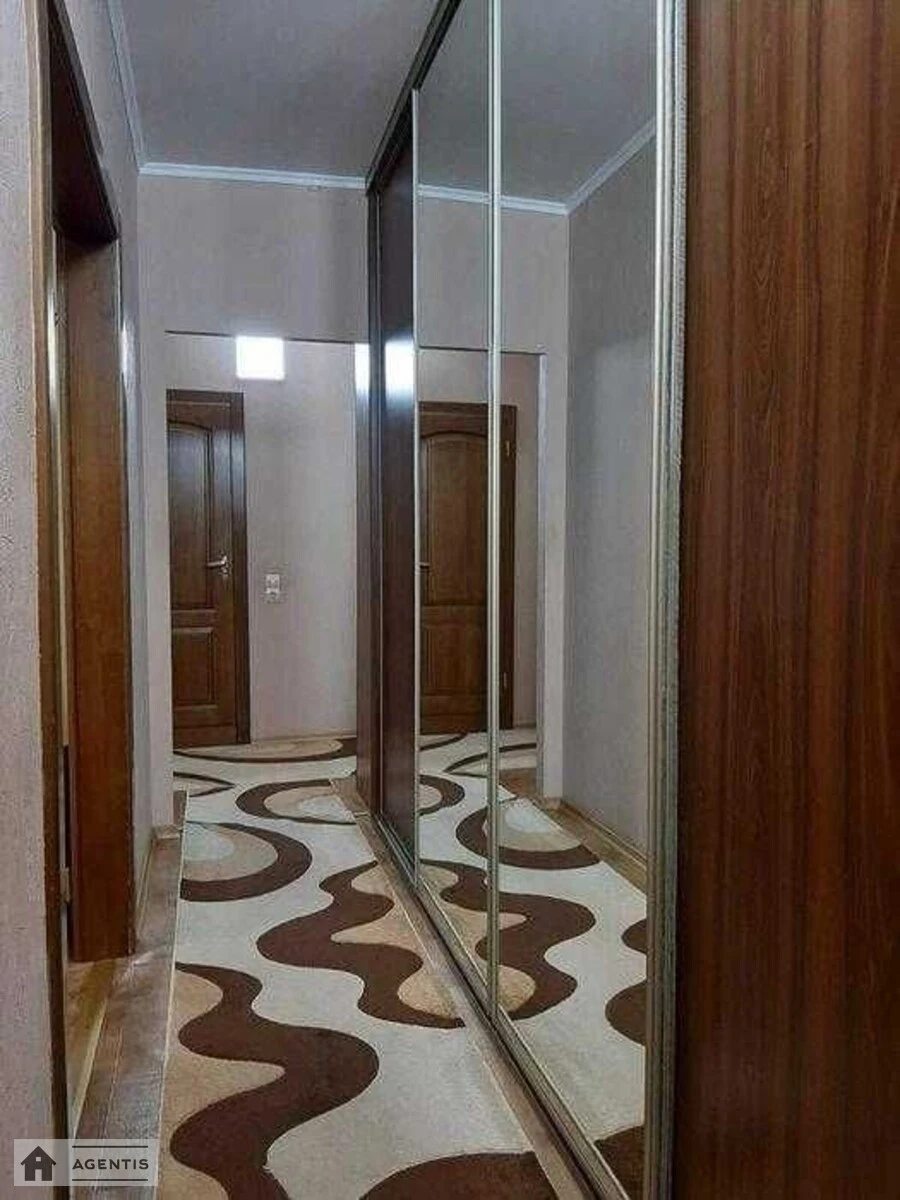 Apartment for rent 3 rooms, 72 m², 2nd fl./10 floors. Radunska, Kyiv. 